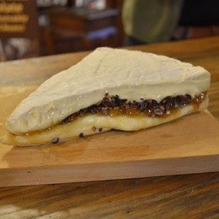 indi chocolate recipe for Cacao nibs + Fig jam + Brie Cheese