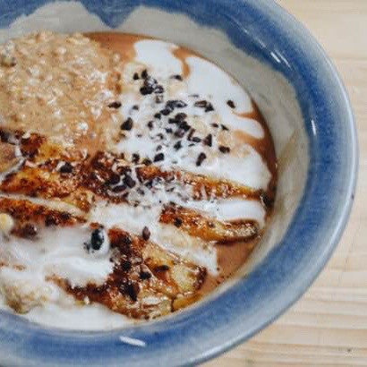 Chocolate Chai Oatmeal with Molé Roasted Bananas