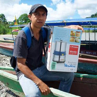 Kichwa farmers make bean to bar chocolate with The Chocolate Refiner